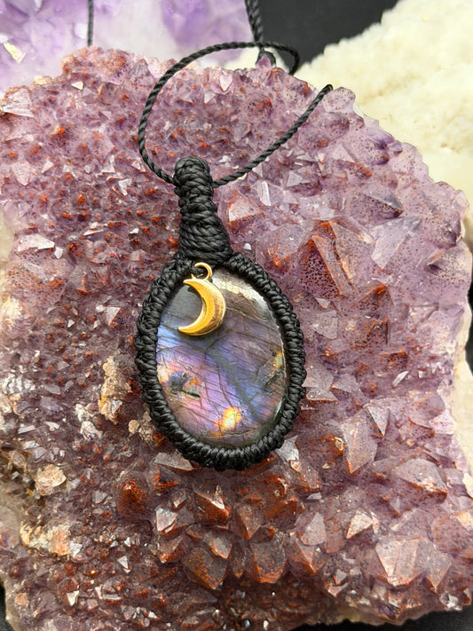 The Etheric Mirror: Hand-Knotted Labradorite Macrame Necklace
