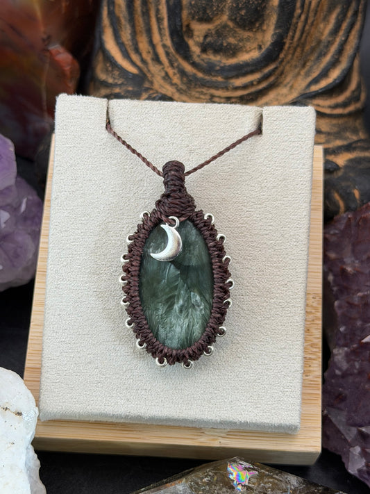 The Silver Moss: Hand-Knotted Seraphinite Macrame Necklace